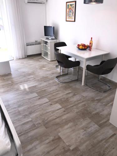 Μια τηλεόραση ή/και κέντρο ψυχαγωγίας στο Villa Jadro