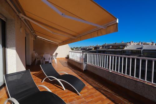 A balcony or terrace at DIFFERENTFLATS Casalmar