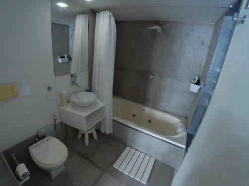Ett badrum på Astangra Residence