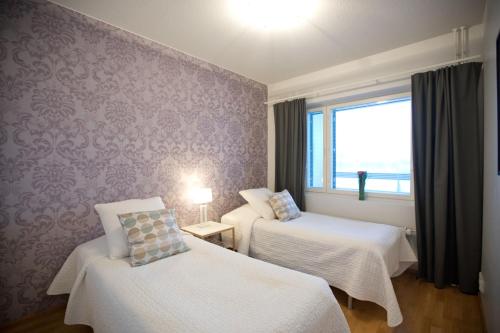Un pat sau paturi într-o cameră la Majesteetti Apartments