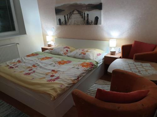 Un pat sau paturi într-o cameră la Ubytovanie Naďka