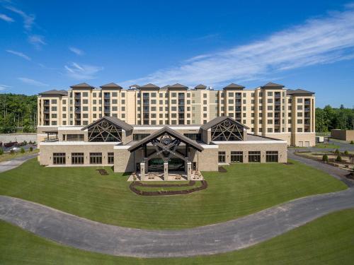 a large building with a large lawn in front of it at YO1 Longevity & Health Resorts, Catskills in Monticello