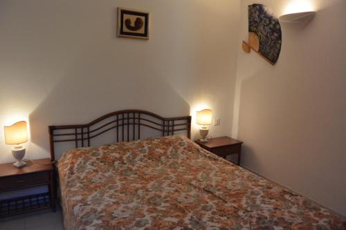 Una cama o camas en una habitación de ORO 53