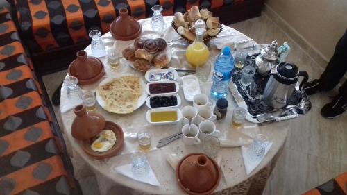 a table with breakfast foods and drinks on it at Gite porte oasis in Er Rachidia