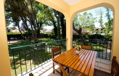 Gallery image of Zarkadis Beach Apartments in Tsilivi