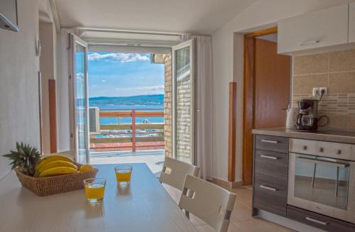 Photo de la galerie de l'établissement Apartments Sabina - 100m from sea, à Crikvenica