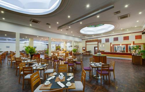 En restaurant eller et andet spisested på Sokha Beach Resort