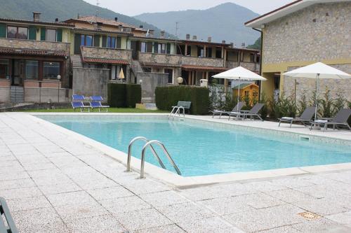 The swimming pool at or close to Residence Elettra