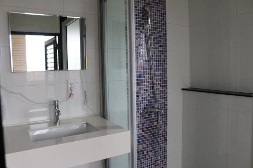 a bathroom with a sink and a shower at Lan Feng Su B&B in Yilan City