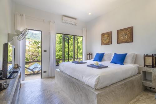 Un pat sau paturi într-o cameră la Aloe Villa