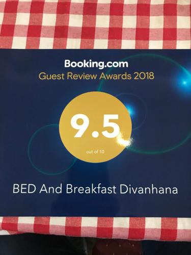 Un certificado, premio, letrero u otro documento en Bed and Breakfast Divanhana