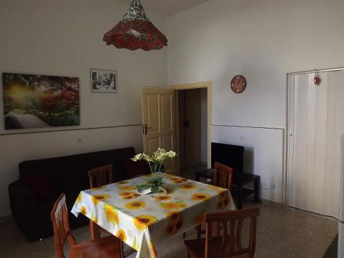 a dining room with a table with flowers on it at Casa Vacanze La Terra dei Briganti in Matera
