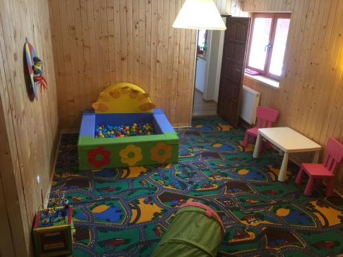 a childs play room with a table and chairs at Na Wierchu in Bukowina Tatrzańska