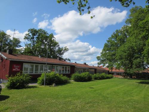 a school building with a green lawn in front of it at Rasta Arboga in Arboga