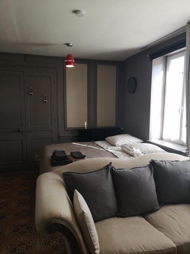 a living room with two beds and a couch at La Nouvelle Criqueboise in Criquebeuf-en-Caux