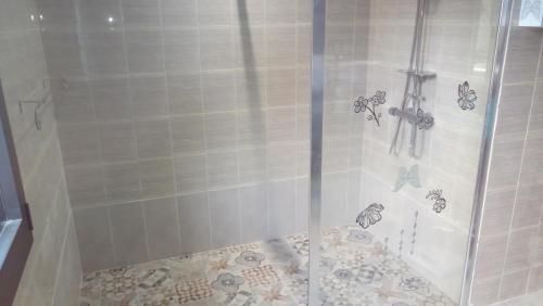 Ένα μπάνιο στο VILLA Zaphira CHAMBRES HOTES