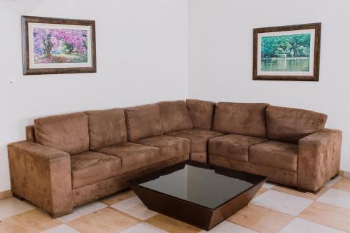 Χώρος καθιστικού στο Alzira Granada Hotel