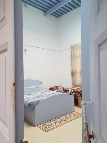 a bedroom with a bed in a room at Nzar Khoury for Hosting in ‘Akko