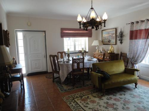 a dining room with a table and a chair at Villa São Filipe in Baleia
