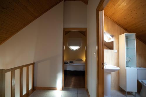 Ein Badezimmer in der Unterkunft Estrela da Serra - Alojamento Local