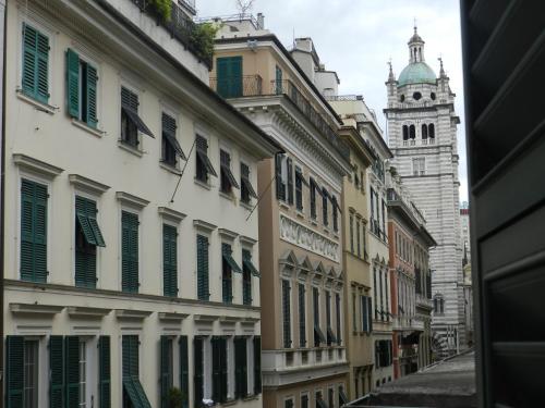 a city street with buildings and a clock tower at Bigo Guest House in Genova