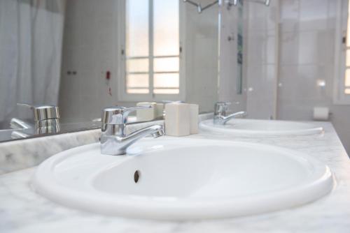 Ένα μπάνιο στο Villa Rive Rouge