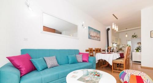 House Sandra with private heated pool and jacuzzi