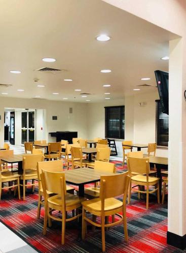 a dining room with tables and chairs in a building at Country Inn & Suites by Radisson, DFW Airport South, TX in Irving
