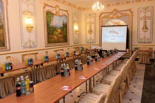 a meeting room with a long table and chairs at Hotel Książę Poniatowski in Lesznowola