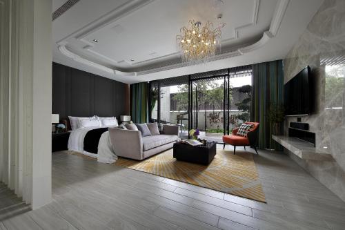 a bedroom with a large bed and a chandelier at Ease Motel Taichung in Taichung