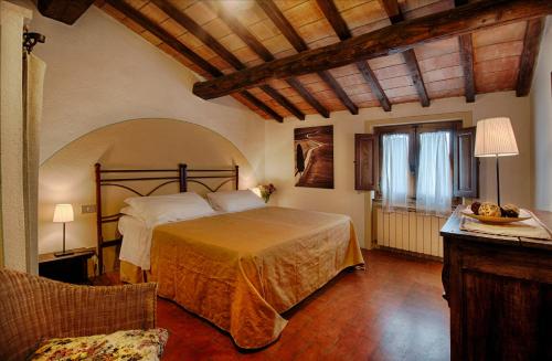 Tempat tidur dalam kamar di Agriturismo Poggio Bonelli