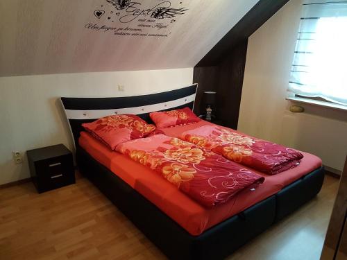 Säng eller sängar i ett rum på Gästehaus Petra