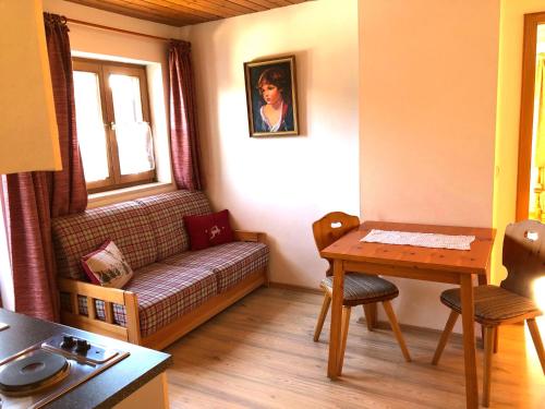 a living room with a couch and a table at Gästehaus Brigitte in Garmisch-Partenkirchen