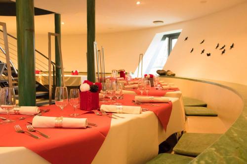 Restorāns vai citas vietas, kur ieturēt maltīti, naktsmītnē Bergwerksilo Herznach