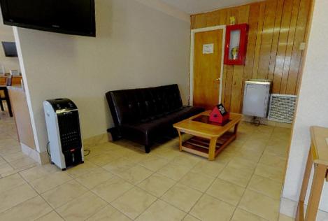 Μια τηλεόραση ή/και κέντρο ψυχαγωγίας στο Americas Best Value Inn & Suites Macon