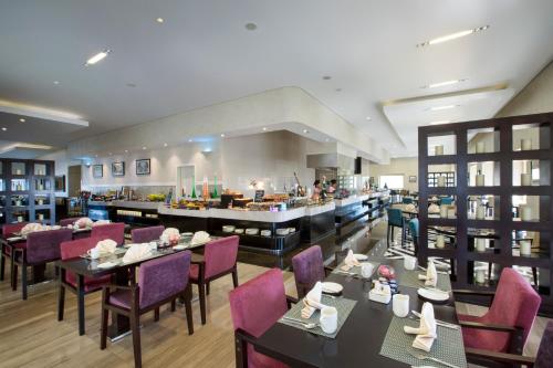 Restoranas ar kita vieta pavalgyti apgyvendinimo įstaigoje The Tower Plaza Hotel Dubai