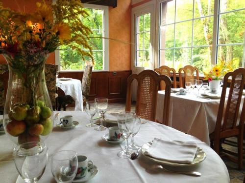 Restaurace v ubytování Gîte du Moulin du Vey