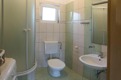 Vonios kambarys apgyvendinimo įstaigoje Apartment Lucy