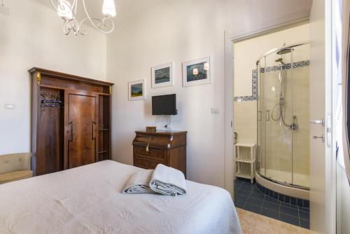A bathroom at Alghero Roof Garden