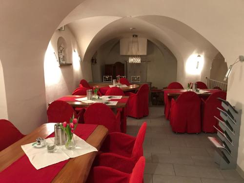 Restoran või mõni muu söögikoht majutusasutuses Palazzo Mysanus Samedan
