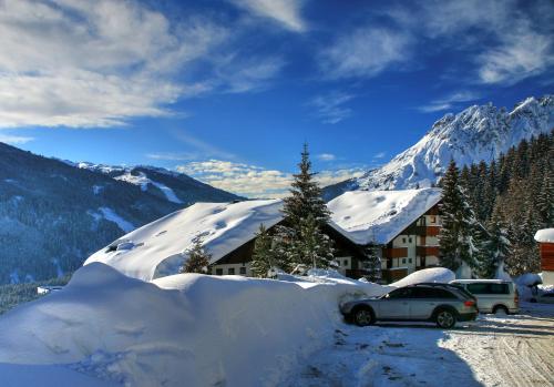 a car parked in front of a building covered in snow at Studio "Children of Powdersnow" in Mühlbach am Hochkönig
