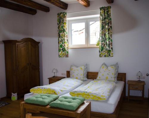 a bedroom with two beds and a window at Ferienwohnung Oma Else in Offenheim
