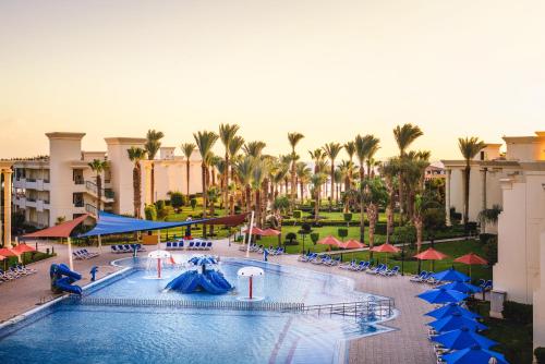 Бассейн в Swiss Inn Resort Hurghada или поблизости