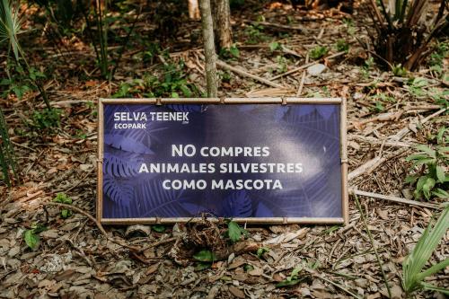 a sign that says no computers andanimalsalitiesalities at Selva Teenek Eco-Park in Ciudad Valles