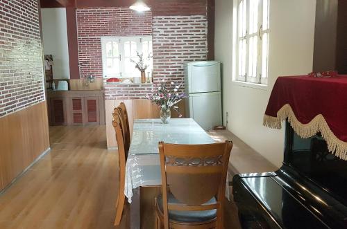 Gallery image of Hà Phan Holiday House in Cai Be