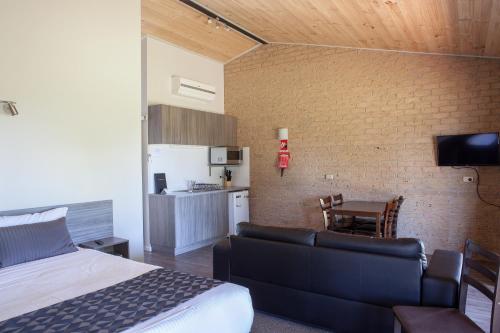 Η κουζίνα ή μικρή κουζίνα στο Lookout Mountain Retreat