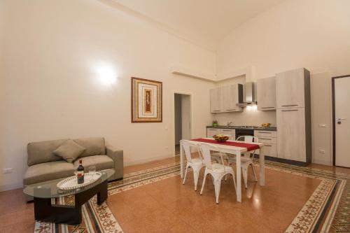 Η κουζίνα ή μικρή κουζίνα στο Regis Condo