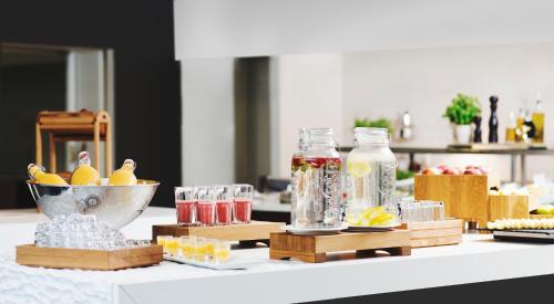 Makanan di atau berdekatan hotel