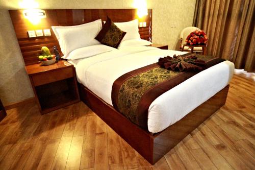 Tempat tidur dalam kamar di Marcen Addis Hotel