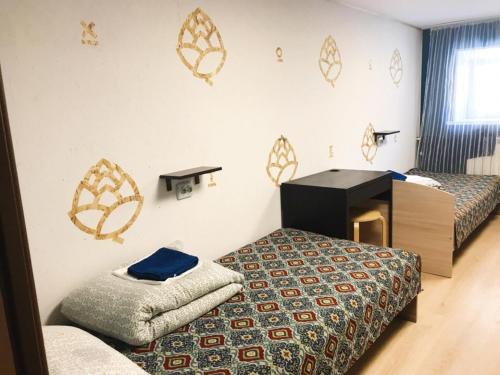 Ένα ή περισσότερα κρεβάτια σε δωμάτιο στο хостел Шишки
